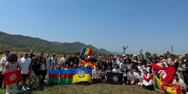 dunyanin-dort-bir-yaninda-gencler-niluferde-bulustu.jpg