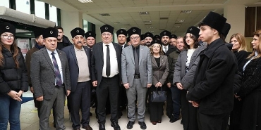 edremit-belediye-baskani-mehmet-ertas-sehit-kaymakami-mezari-basinda-andi.jpg