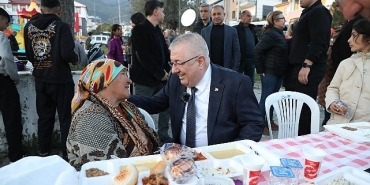 edremit-belediyesi-iftar-sofralari-altinolukta-kuruldu.jpg