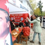 efes-selcukta-her-sey-cocuklar-icin-ogrenci-otobusu-buyuk-ilgi-gordu.jpg