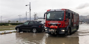 ege-kiyilarinda-basinc-991-mba-dustu-deniz-85-santimetre-yukseldi.jpg