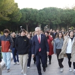 ege-universitesi-ogrencileri-canakkale-sehitlerinin-huzuruna-cikti.jpg