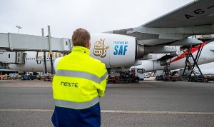 emirates-amsterdam-schiphol-havalimanindaki-ucuslari-icin-surdurulebilir-havacilik-yakiti-tedarikine-basladi-OuGkVi5E.jpg