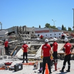 enkazda-nefes-alacak-zaman-yok.jpg