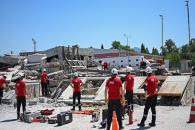 enkazda-nefes-alacak-zaman-yok.jpg