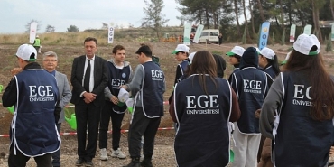 eu-ailesi-milli-agaclandirma-gununde-yesil-vatan-icin-fidan-dikti.jpg
