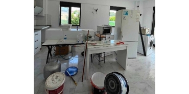 evi-yanan-vatandasa-kemer-belediyesinden-destek.jpg