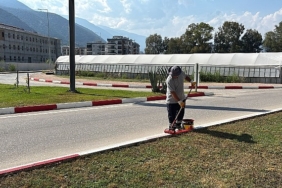 finikede-yollar-yenileniyor-bordurler-boyaniyor.jpg