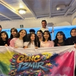 genc-izmir-gonulluleri-bergama-vapurunda-bulustu.jpg