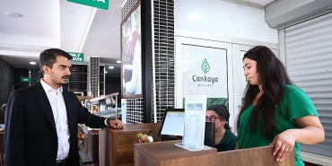 guner-ogle-yemegini-vatandaslarla-birlikte-yedi.jpg