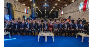 gururla-umutla-ve-kararlilikla-izmirin-gelecegini-insa-ediyoruz.jpg