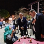 halkin-sofrasi-gaziemirde-kuruldu.jpg