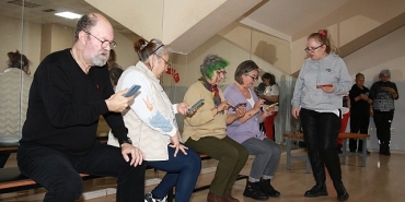 hayatin-icindeyim-ile-hayaller-gercek-oluyor-buyuklerimiz-tiyatroda-hunerlerini-sergileyecek.jpg