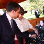 huseyin-can-gunerden-kadin-emegine-destek-ziyareti.jpg