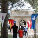inegol-fatihi-turgut-alp-kabri-basinda-anildi.jpg