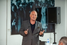 izmir-baba-karsiyakada-ozlemle-anildi.jpg