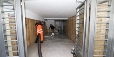 izmir-buyuksehir-belediyesi-sahada-412-is-makinesi-ve-1365-personel-gorevde.jpg