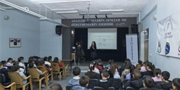 izmirde-cocuklar-iklim-icin-ayakta.jpg