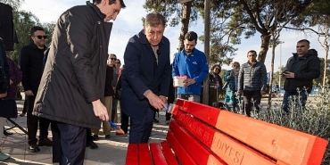 izmirden-siddete-karsi-guclu-mesaj-kirmizi-bank.jpg