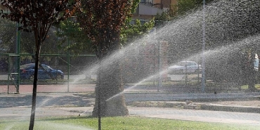 izmirin-parklarinda-su-kaybina-gecit-yok.jpg