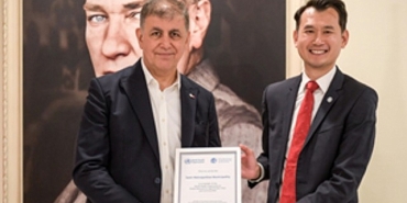 izmirin-yasli-dostu-sehir-unvani-tescillendi.jpg