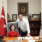 kadikoy-belediyesi-baskanlik-koltugunu-cocuklara-emanet-etti.jpg