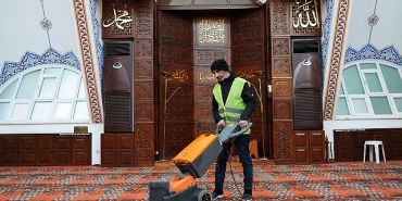 kadikoydeki-ibadethanelerde-ramazan-ayi-temizligi.jpg