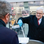 kadir-gecesi-iftarinda-burhaniyeliler-cumhuriyet-meydaninda-bulustu.jpg
