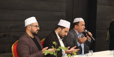 kandira-baba-tepesinde-akcakoca-bey-dualarla-anildi.jpg