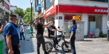 karsiyaka-carsisinda-arac-denetimleri-suruyor.jpg