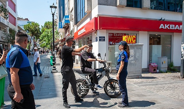karsiyaka-carsisinda-arac-denetimleri-suruyor.jpg