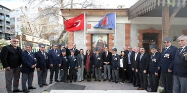 karsiyakada-gaziler-ve-sehit-ailelerine-anlamli-ziyaret.jpg