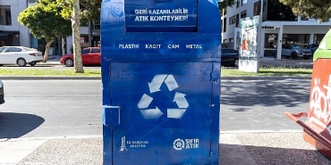 karsiyakada-geri-donusum-hamlesi-100-noktaya-mavi-konteyner.jpg