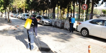 karsiyakada-ilaclama-mesaisi-devam-ediyor.jpg