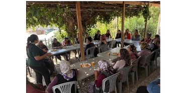 karsiyakada-mahalle-mahalle-kadin-dayanismasi.jpg