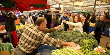 karsiyakadan-cocuklari-siddet-sarmalindan-koruyacak-tarihi-karar-pazar-yerlerinde-kesici-alet-satisina-son.jpg