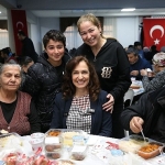karsiyakalilar-iftar-sofrasinda-bulustu.jpg