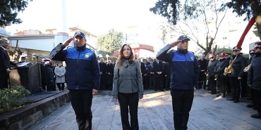 karsiyakalilar-zubeyde-anneyi-kabri-basinda-andi.jpg
