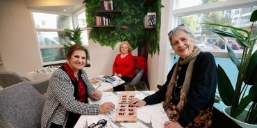 karsiyakanin-cinarlari-emekli-yakada-bulusuyor.jpg