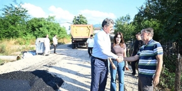 kartepede-yol-seferberligi-suruyor.jpg