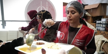 kecioren-belediyesinden-sicak-yemek-ve-ramazan-kumanyasi-ikrami.jpg