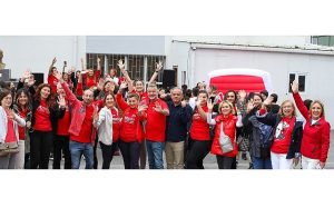 keller-williams-kent-ofisi-hatice-mehmet-eksioglu-okulu-icin-red-dayde-kollari-sivadi-ARzMAlQr.jpg