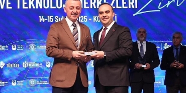 kocaeli-buyuksehire-en-iyi-bilim-sahnesi-odulu.jpg