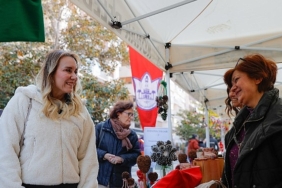 konakta-anneler-gunu-emekle-taclaniyor.jpg