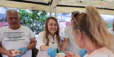 konakta-asurenin-bereketi-10-bin-kisiyle-paylasildi.jpg