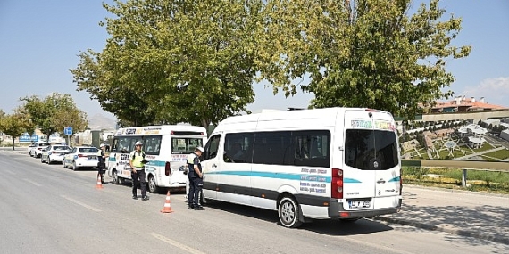 konya-buyuksehir-zabitasi-toplu-tasima-denetimlerini-surduruyor.jpg