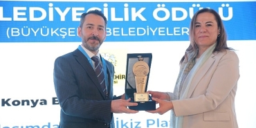 konya-buyuksehirin-ulasimda-dijital-ikiz-platformuna-belediyecilik-odulu.jpg