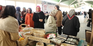 konyali-kadinlar-anneler-gunu-dolayisiyla-komek-pazarinda-bulustu.jpg
