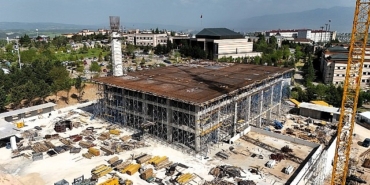 kou-umuttepe-cami-ve-otoparki-hizla-yukseliyor.jpg
