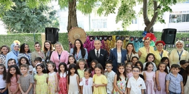 kucukcekmeceli-ogrencilerin-karne-sevinci.jpg